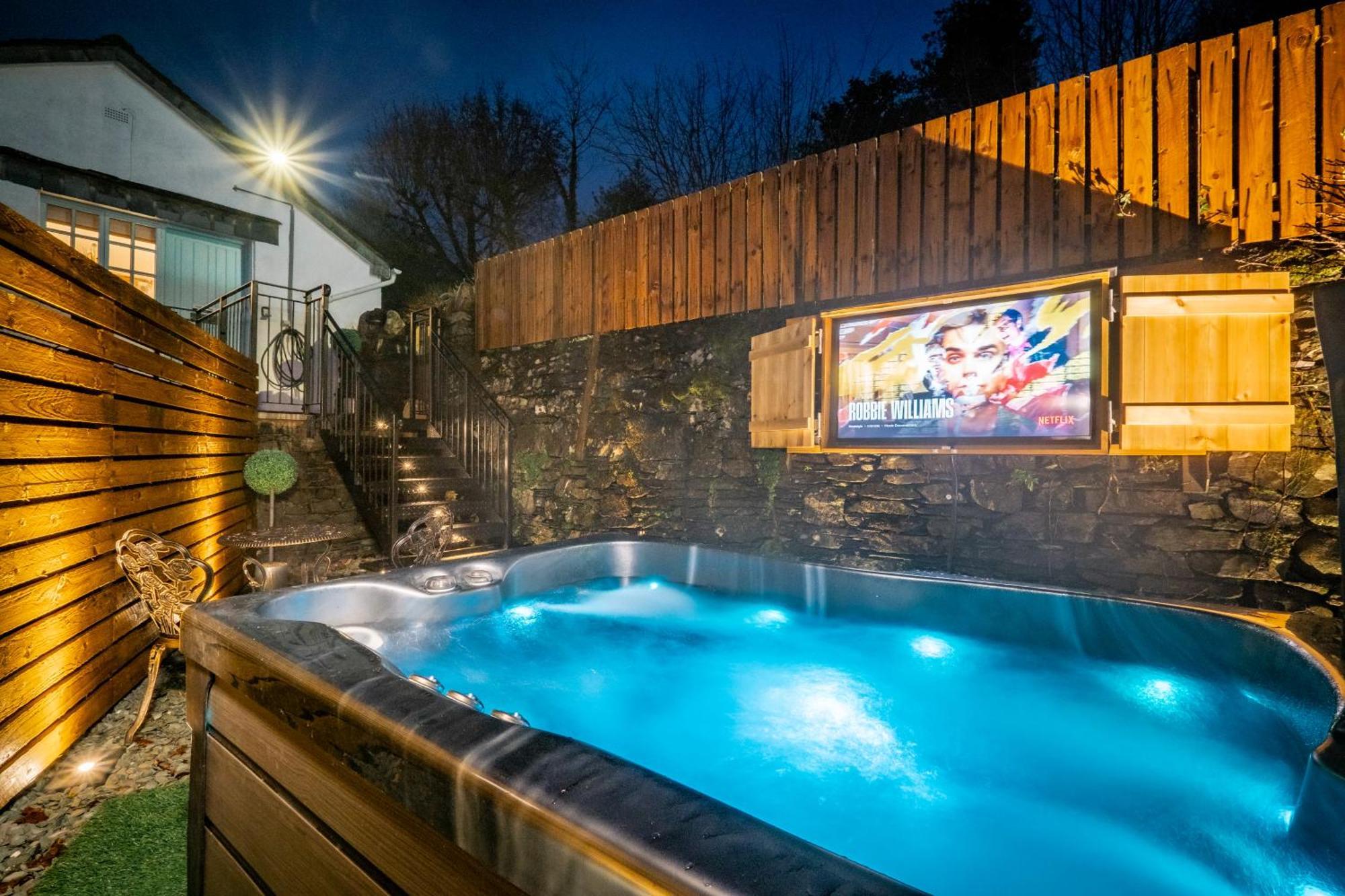 Stunning Cottage Grade 2 Listed With Parking And Hot Tub Bowness-on-Windermere Exterior photo