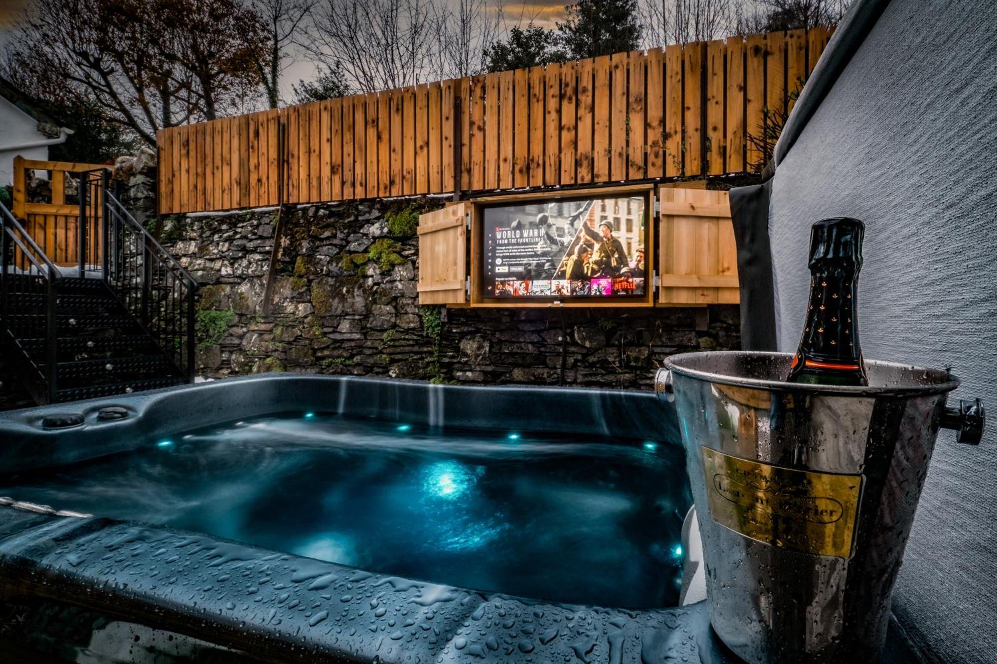 Stunning Cottage Grade 2 Listed With Parking And Hot Tub Bowness-on-Windermere Exterior photo