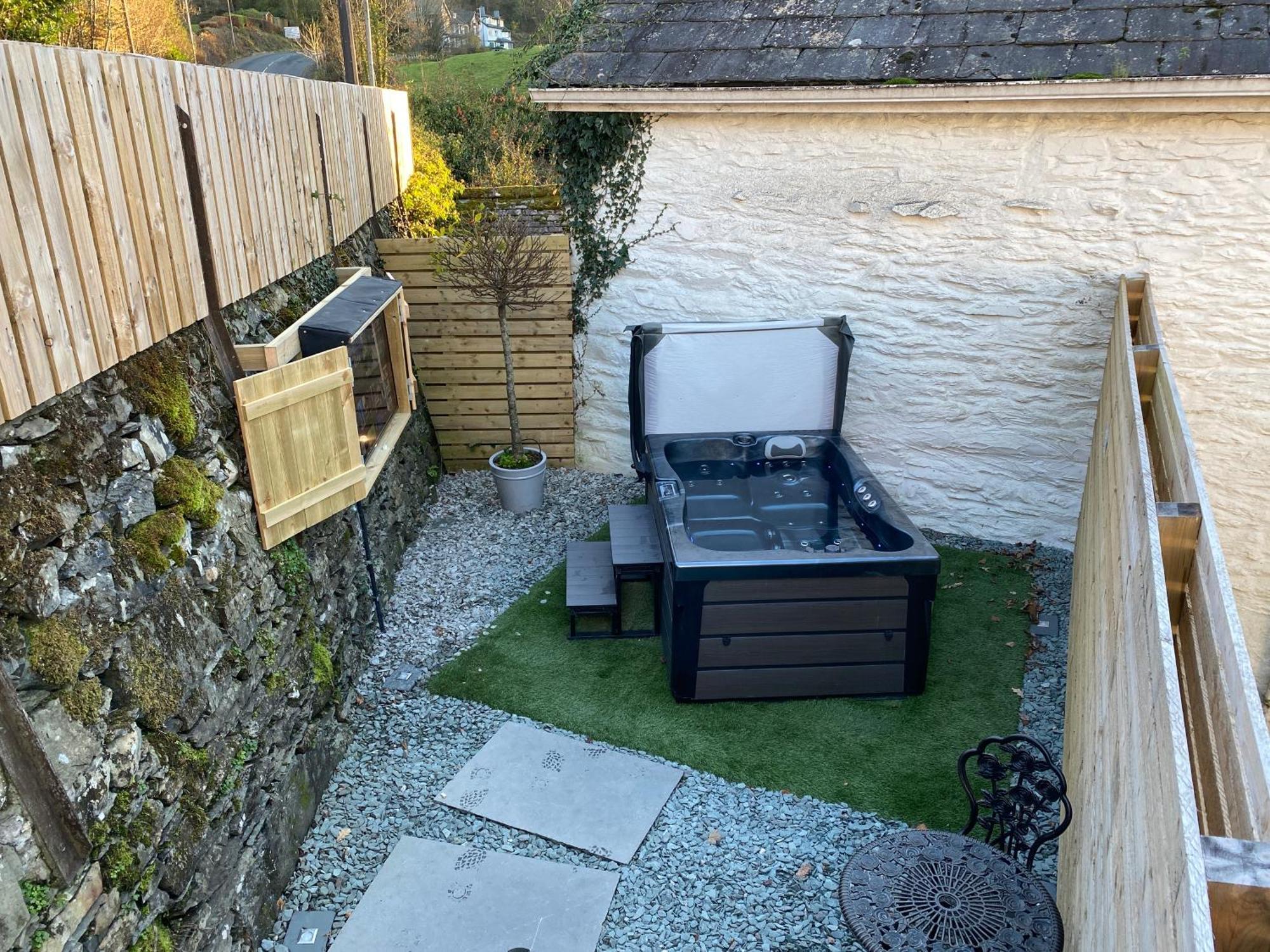 Stunning Cottage Grade 2 Listed With Parking And Hot Tub Bowness-on-Windermere Exterior photo